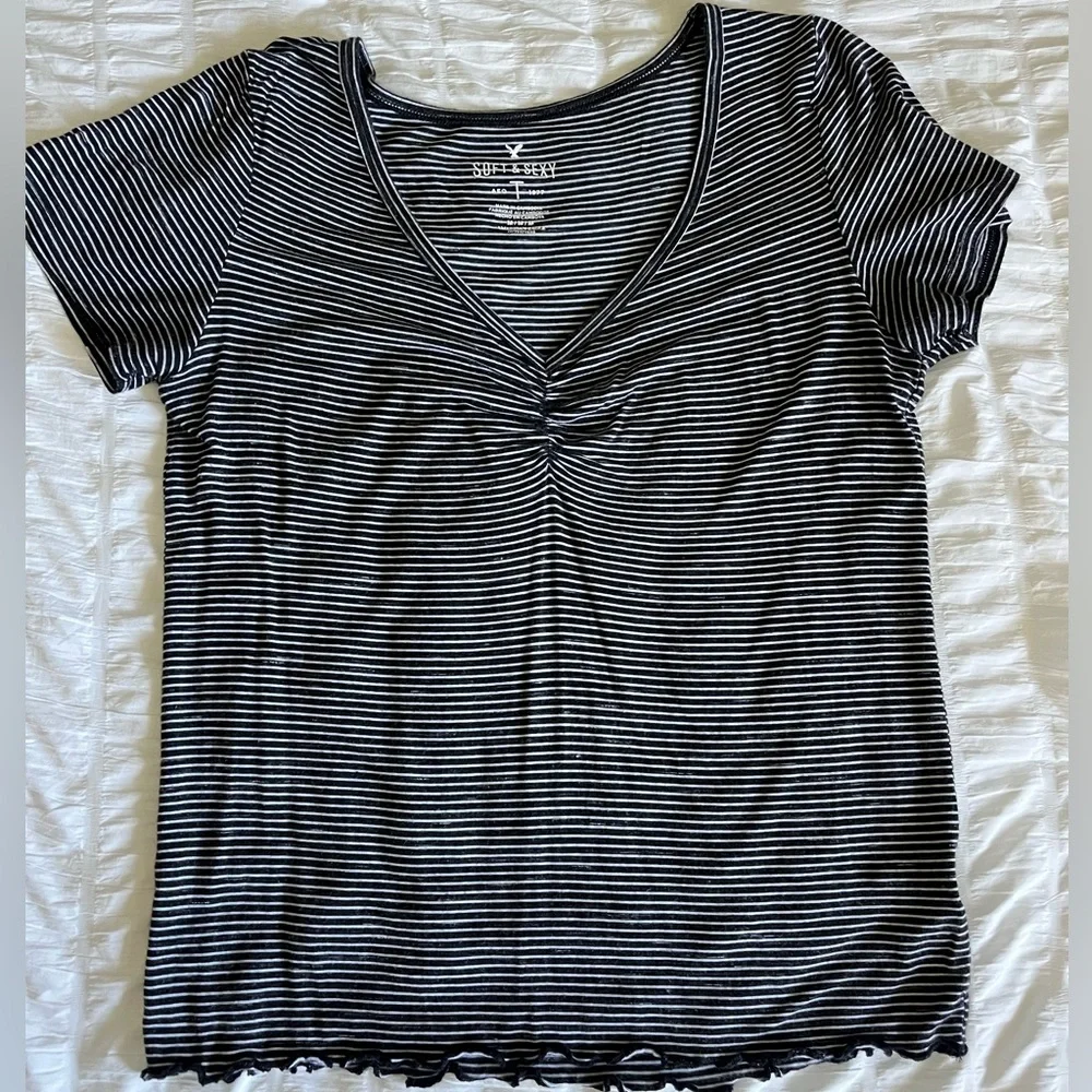 Short Sleeve Ruffle Bottom Too - Picture 2 of 2